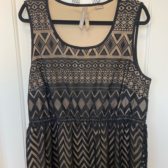 Pretty Laser Detail Dress - Picture 3 of 4